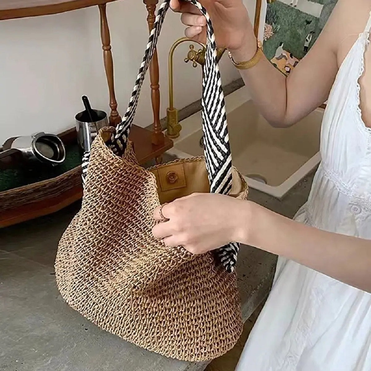 Straw Woven Large Capacity Knot Shoulder Tote Bag